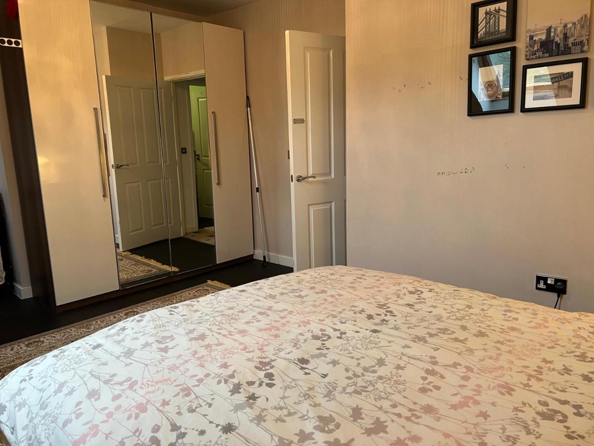 Sheffield City Centre , Free Wifi & Parking - Private Room - Shared House Exteriör bild