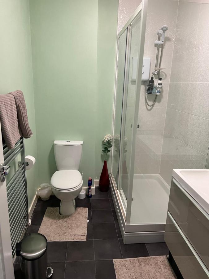 Sheffield City Centre , Free Wifi & Parking - Private Room - Shared House Exteriör bild